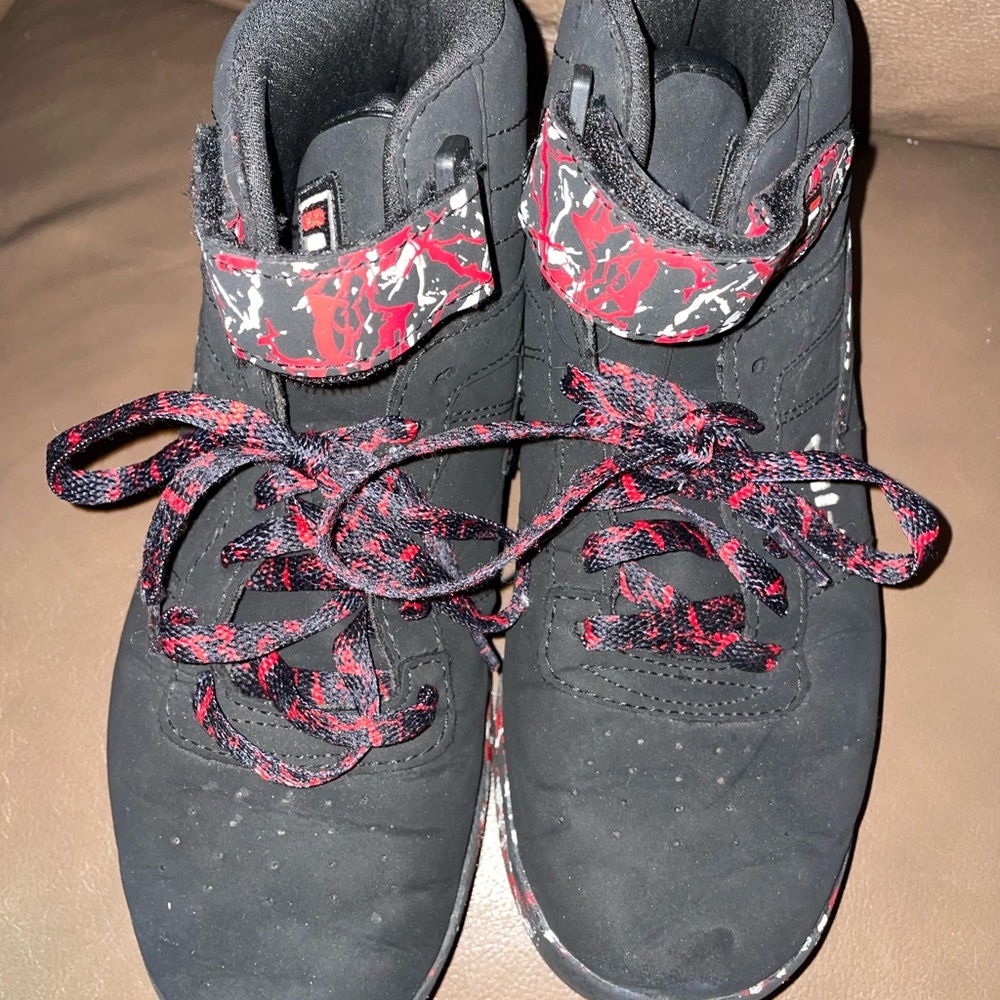 Men’s/big kids size 6 Black and Red High-Top Sneakers Fila